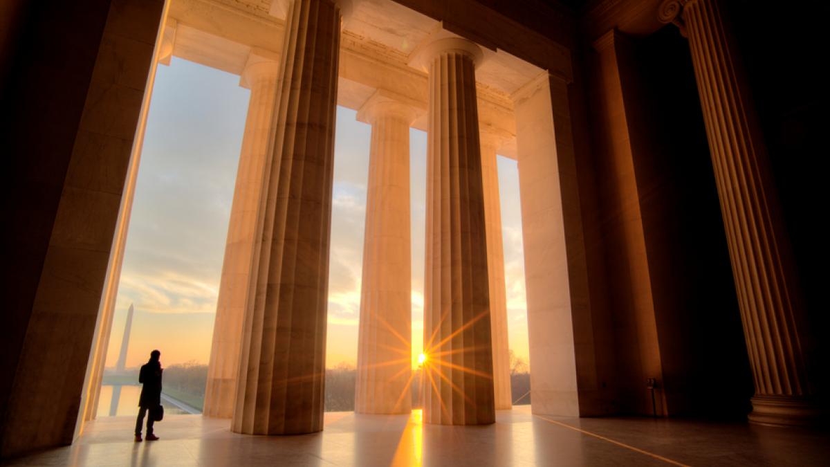 Lincoln Memorial sunrise view